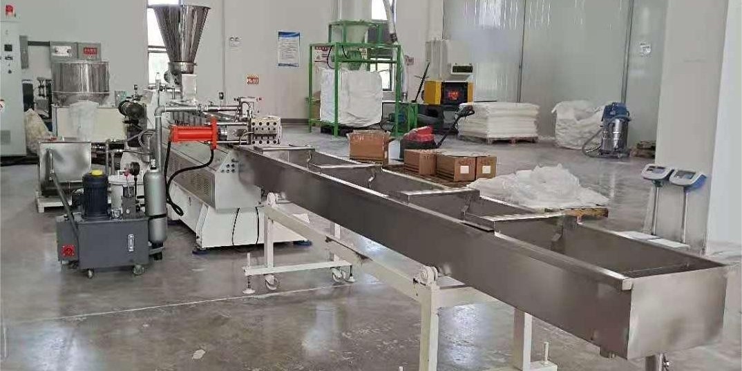 三螺桿擠出機操作前需要做哪些準備工作，以及正確的操作流程