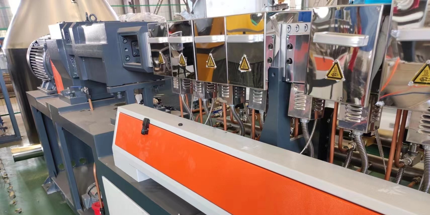 塑料造粒機(jī)在運(yùn)轉(zhuǎn)過(guò)程中，需要注意哪些事項(xiàng)