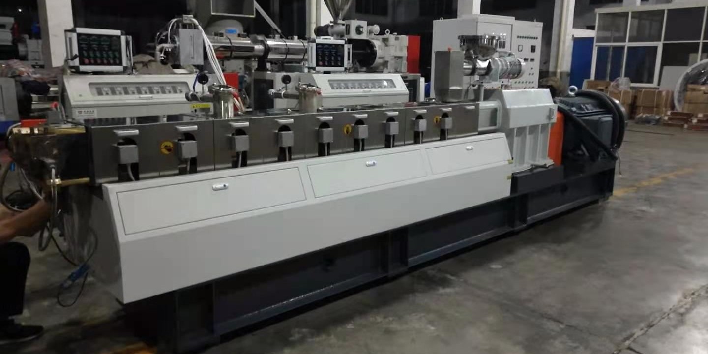 雙螺桿擠出機(jī)的日常維護(hù)與輔助設(shè)備使用指南