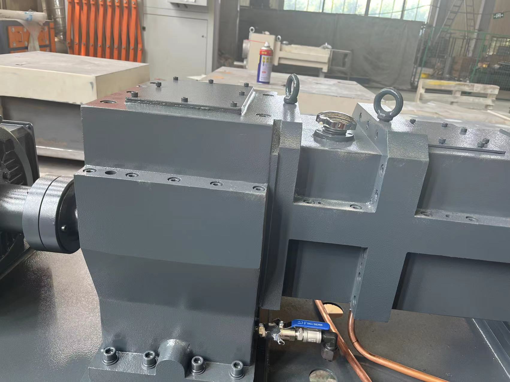 雙螺桿擠出機(jī)的傳動(dòng)裝置是什么？有什么作用？