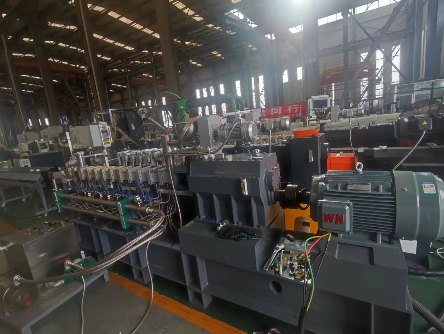 8個(gè)方面闡述單螺桿與雙螺桿的區(qū)別在哪里