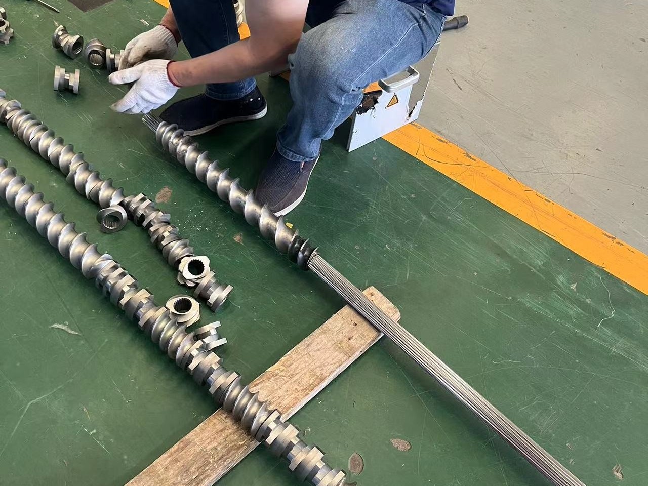 擠出機(jī)機(jī)筒螺桿質(zhì)量不穩(wěn)定會(huì)有哪些影響？