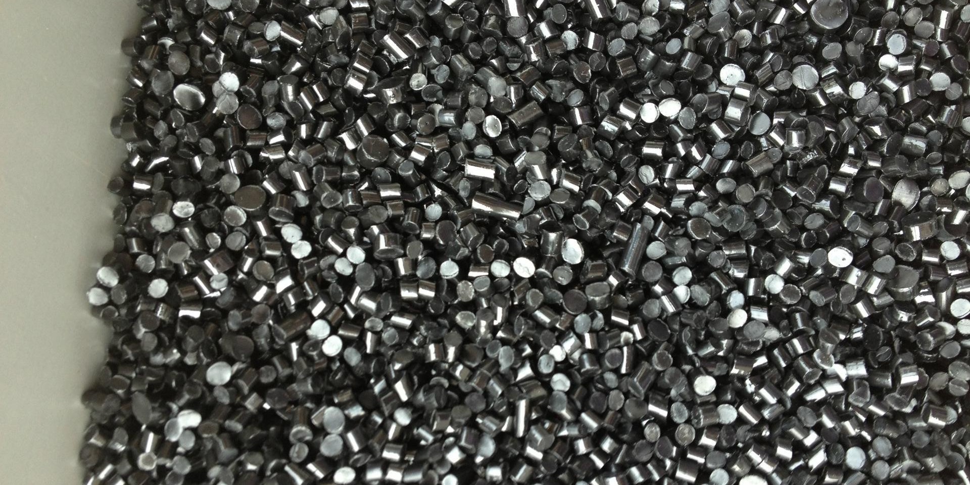 工程塑料造粒過(guò)程中，粒子不成型和雜質(zhì)形成原因及解決方法