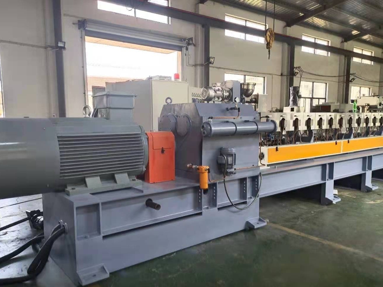 雙螺桿擠出機(jī)出現(xiàn)電流不穩(wěn)定怎么辦？應(yīng)該如何解決呢？