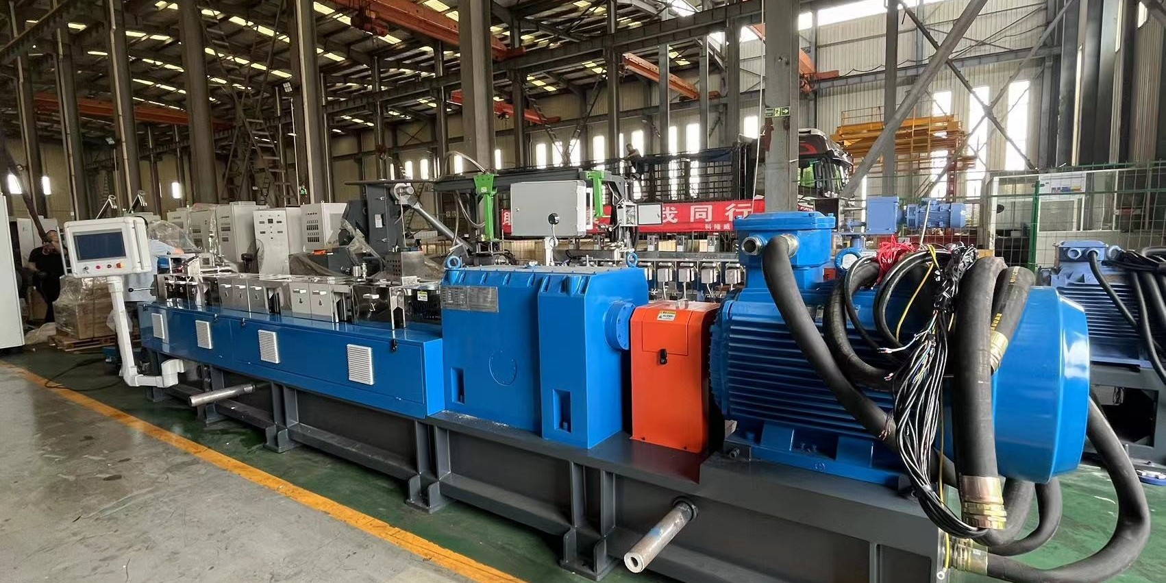 如何確保塑料擠出機(jī)穩(wěn)定高效運(yùn)行？