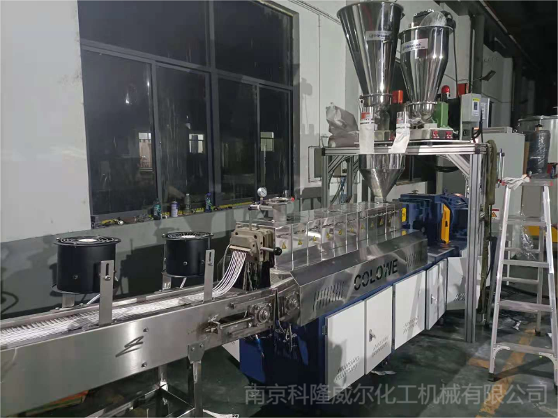 有關(guān)雙螺桿擠出機的原理是什么