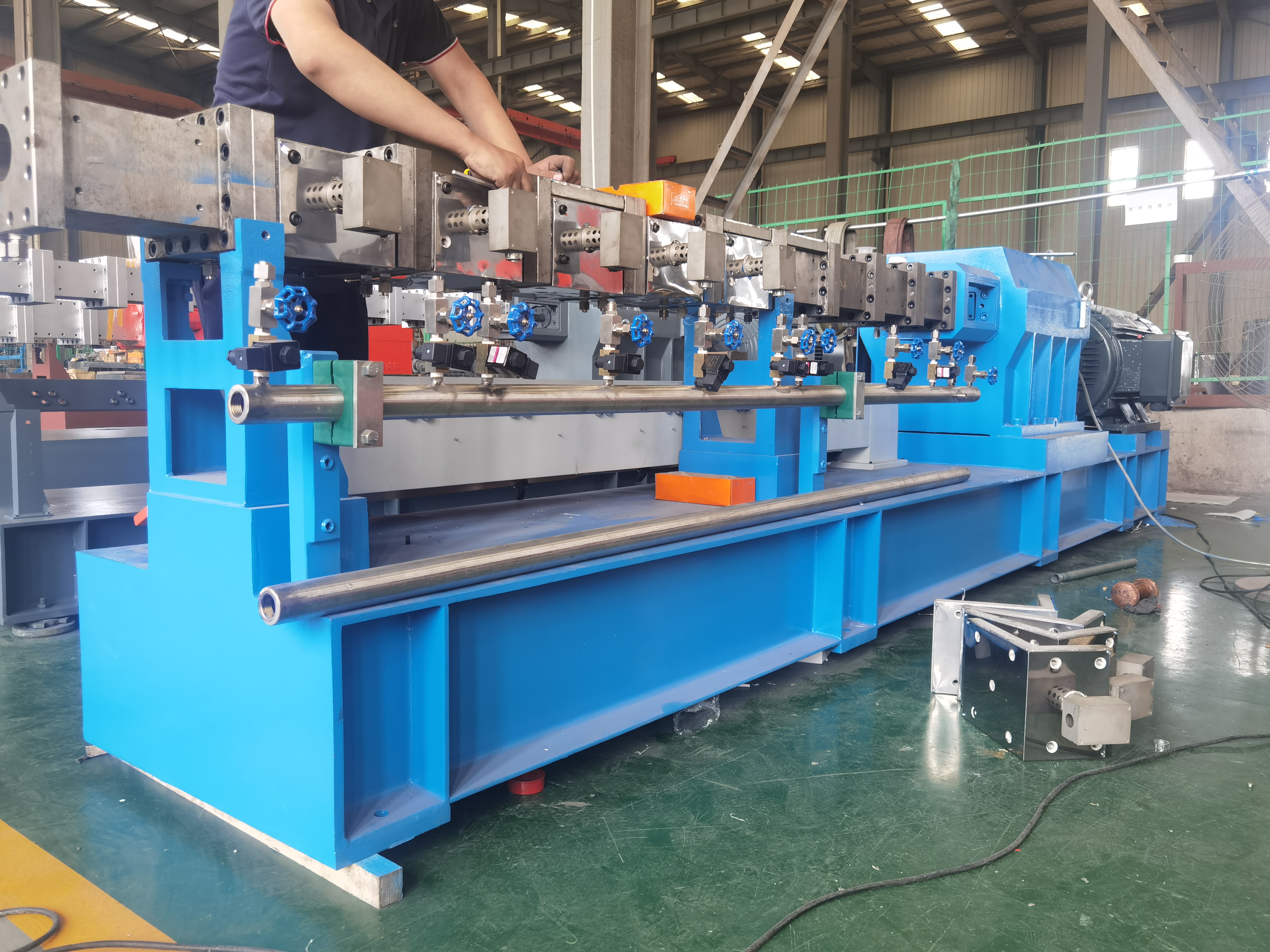 雙螺桿擠出機(jī)的優(yōu)點(diǎn)與缺點(diǎn)