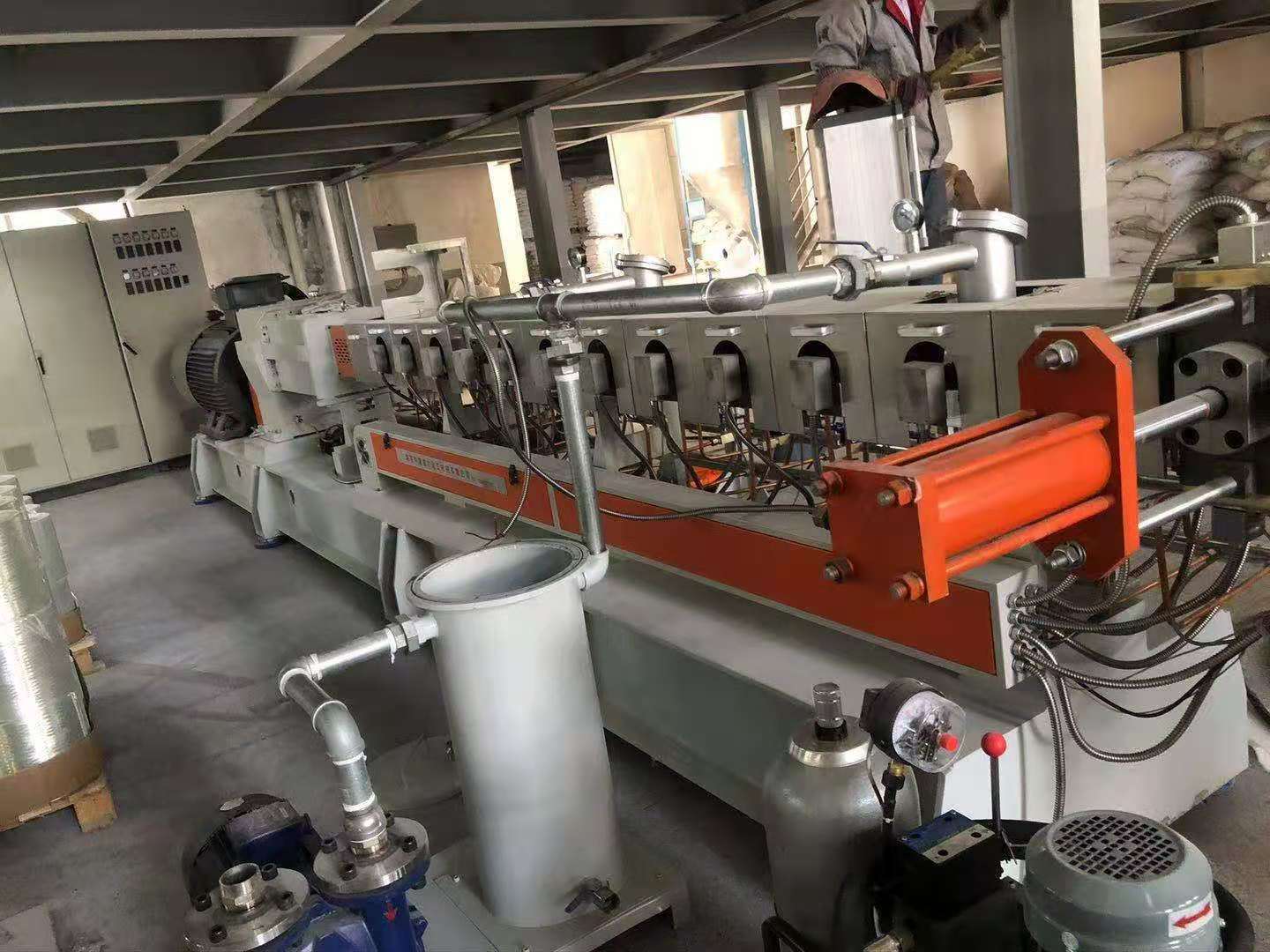 雙螺桿擠出機的設(shè)備維護方法：