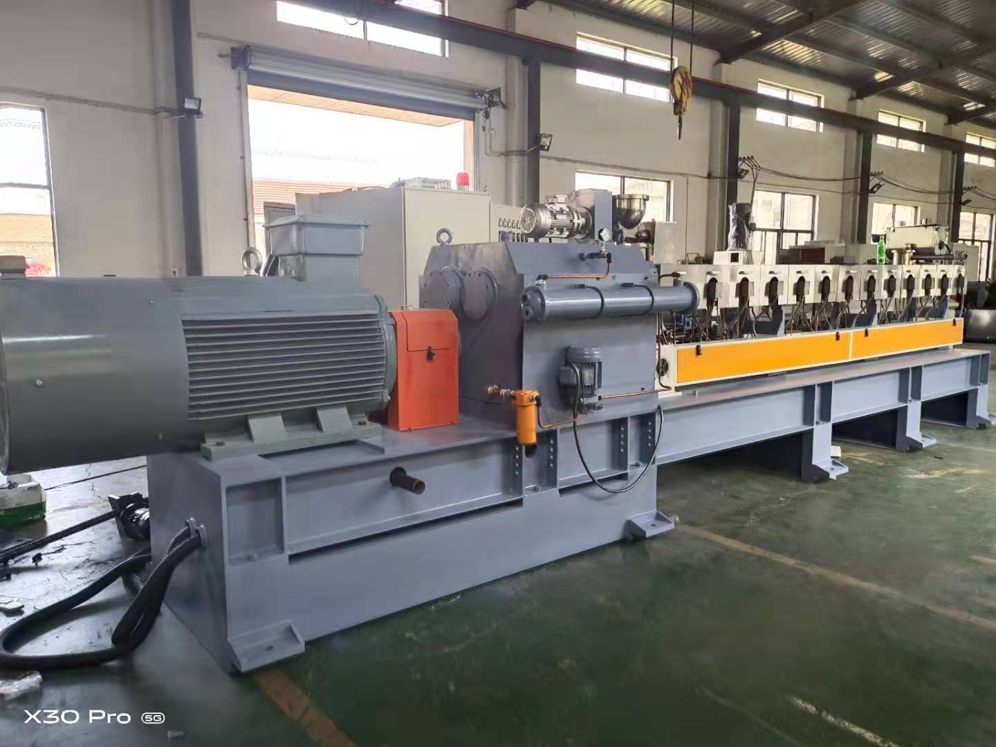 雙螺桿擠出機的優(yōu)缺點