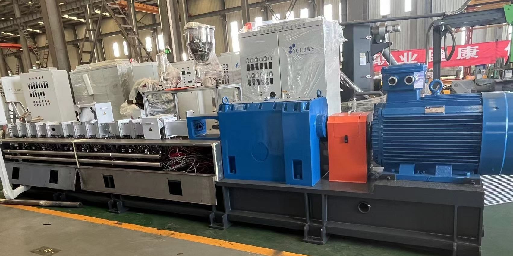 雙螺桿擠出機(jī)每小時(shí)的產(chǎn)量應(yīng)該是多少？