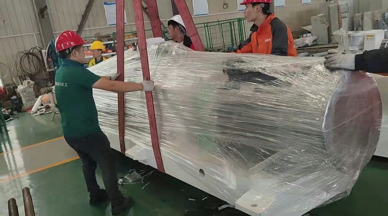 科隆威爾雙螺桿擠出機(jī) 裝車