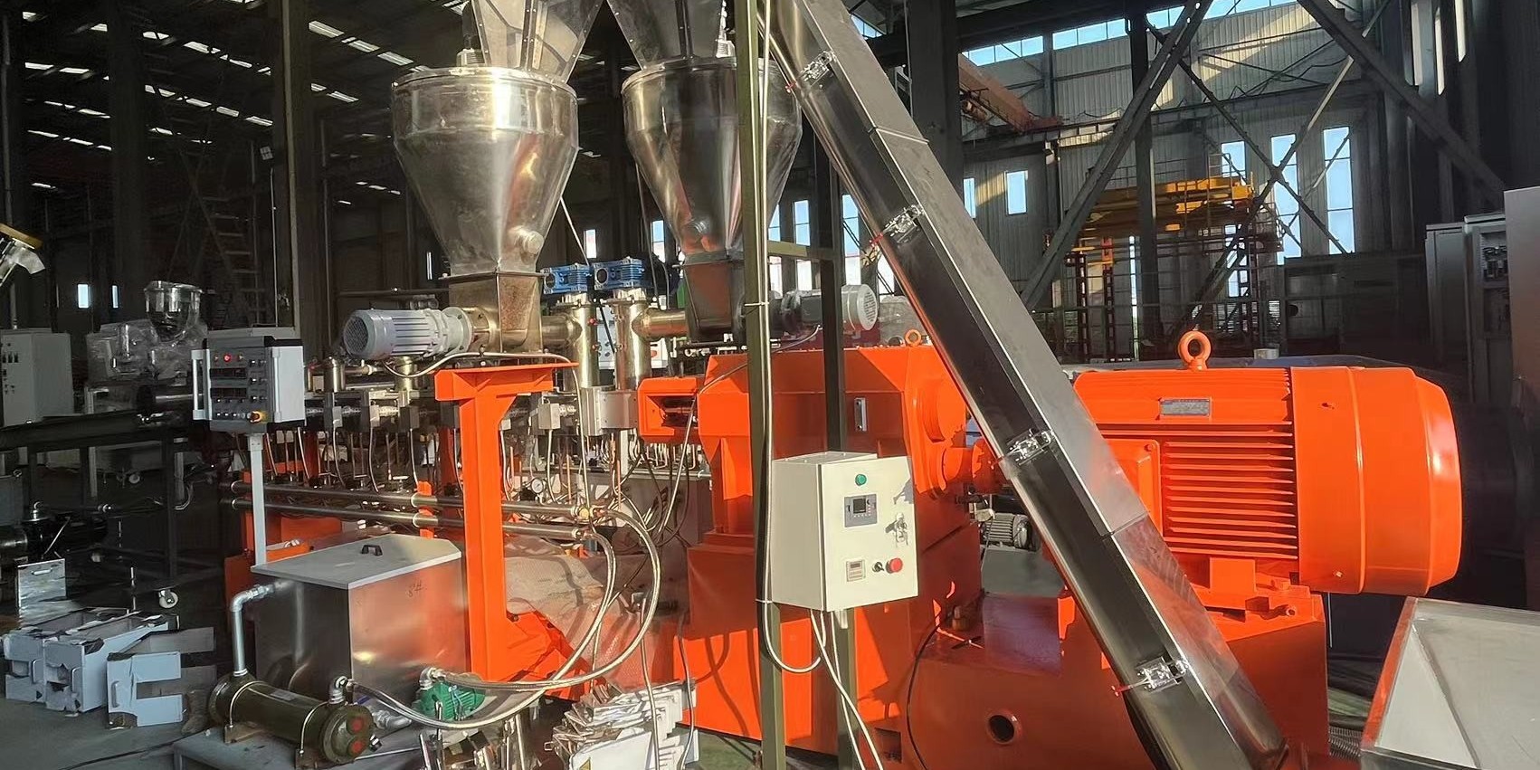 變廢為寶，循環(huán)利用，PET廢舊塑料回收造粒機