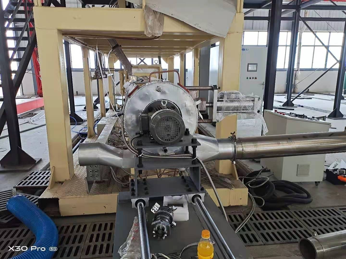 為何連續(xù)密煉機(jī)深受黑色母、白色母、高填充的喜愛(ài)！